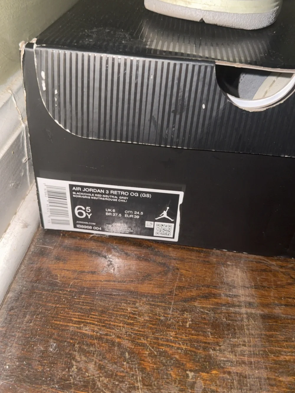 Jordan Black and White Sneakers with Blue Heel
